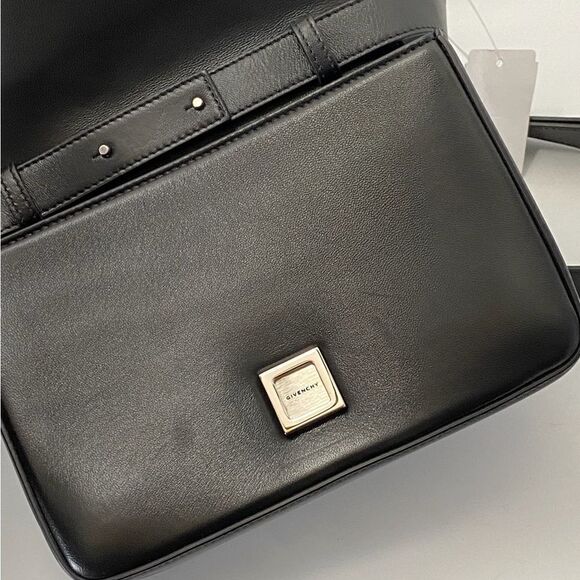 Givenchy Medium 4G Quilted Crossbody Bag in Lambskin Leather - Picture 11 of 16